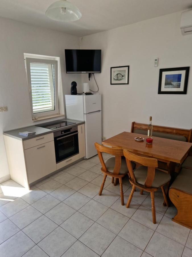 Apartments Kalajžić Omis Bagian luar foto