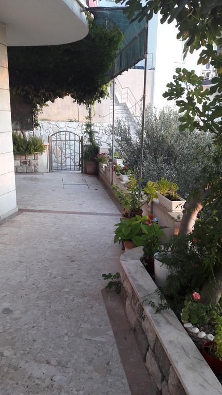 Apartments Kalajžić Omis Bagian luar foto